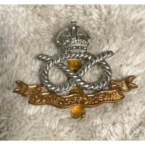 Vintage South Staffordshire Regiment Cap Badge Military Collectible - Picture 3 of 6